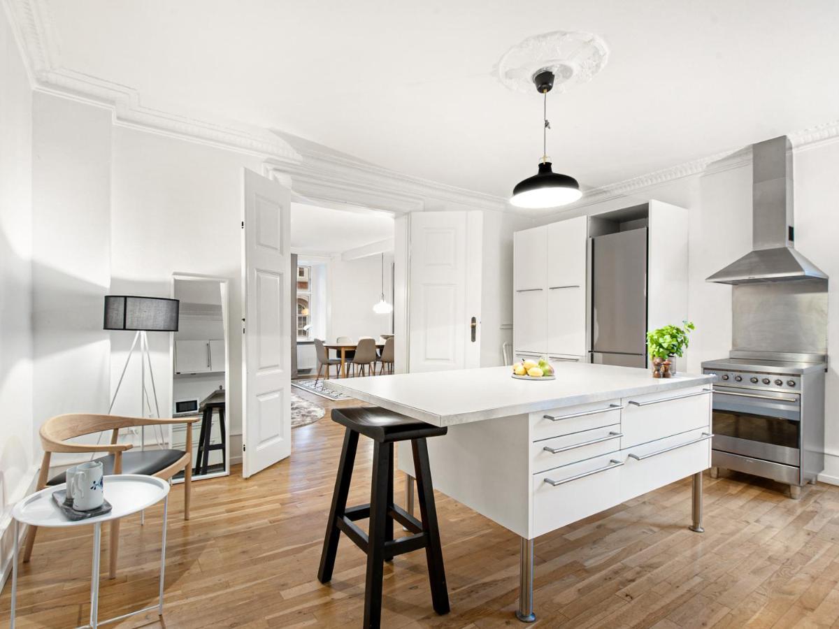 Sanders Stage - Enchanting Four-Bedroom Apartment Near Nyhavn โคเปนเฮเกน ภายนอก รูปภาพ
